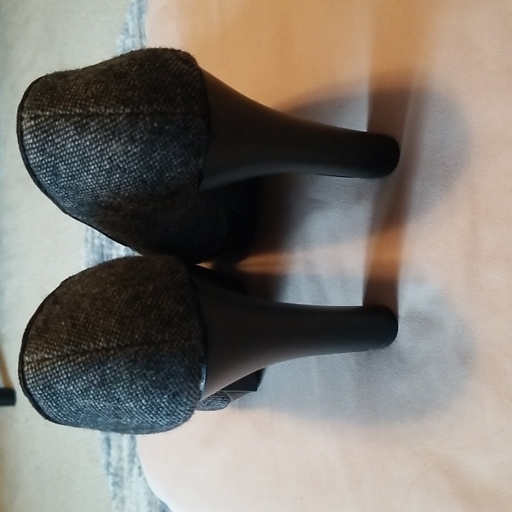 Beautiful, open-toe and tasseled heels - Picture 7 of 8